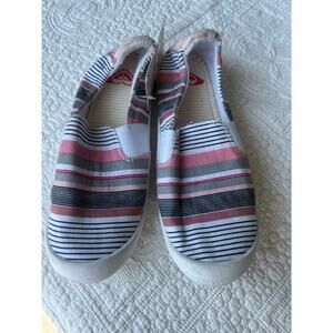 Roxy girls size 4 casual slip on shoes, with elastic gores and heel